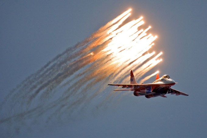 Máy bay của phi đội nhào lộn "Chim én" Nga